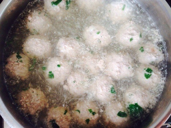 Суп с фрикадельками с помидорами