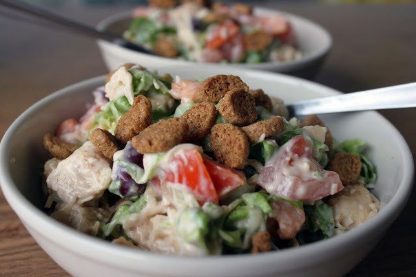 Весенний салат с курицей