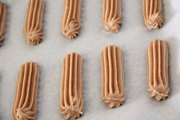 Шоколадные эклеры