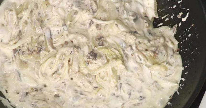 Жульен с шампиньонами и сыром