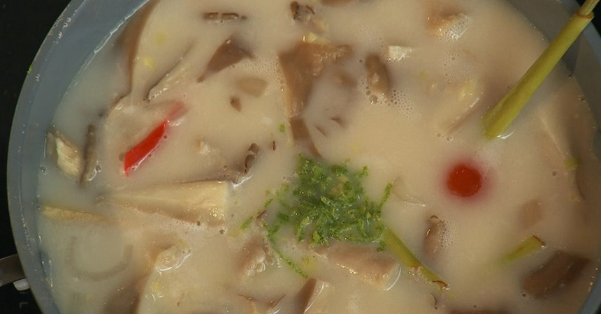 Кокосовый суп с курицей