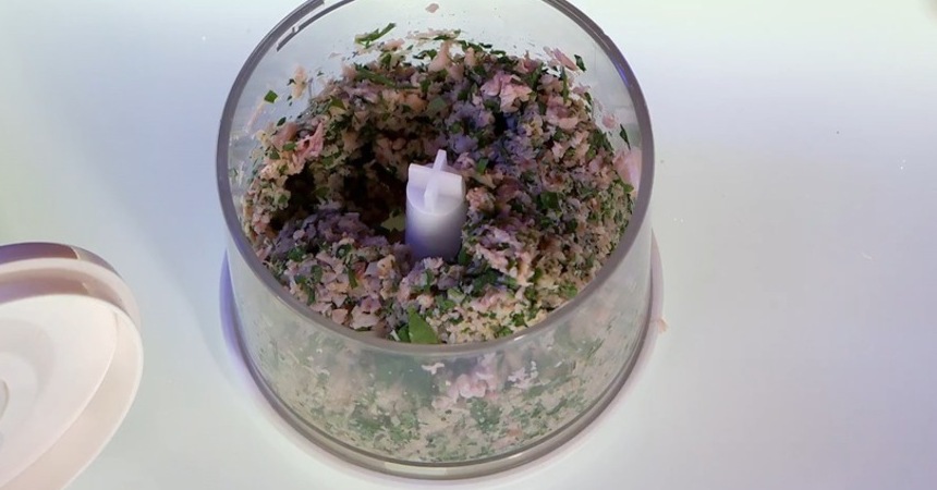 Тосты с паштетом из копченой курицы