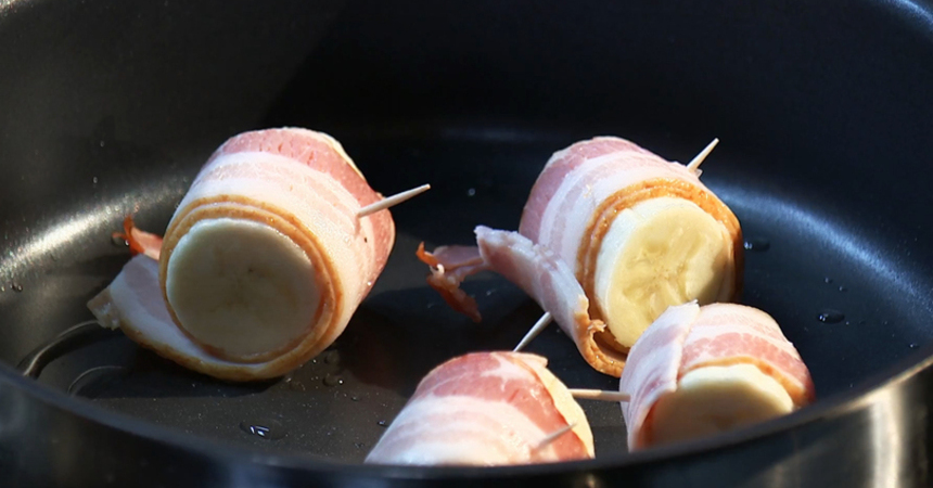 Закуска с беконом и бананом