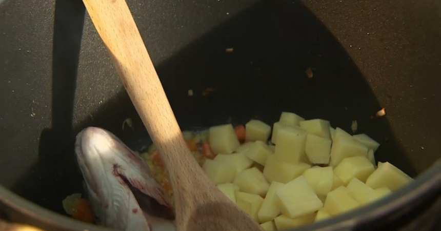 Суп с форелью и грибами