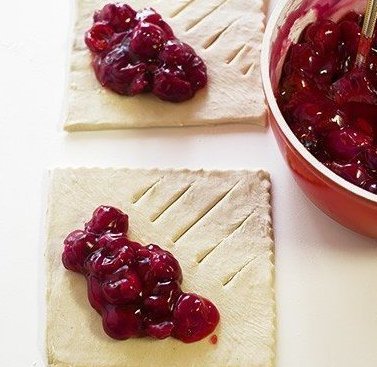 Слойки с вишней