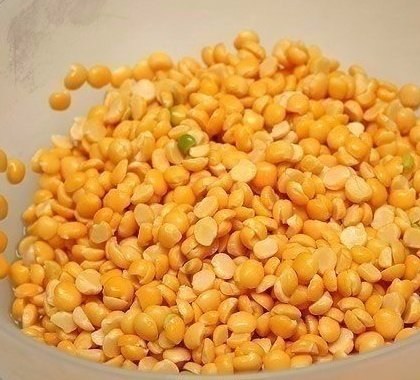 Гороховый суп с гренками и копченостями