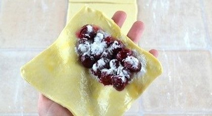 Слойки с замороженной вишней