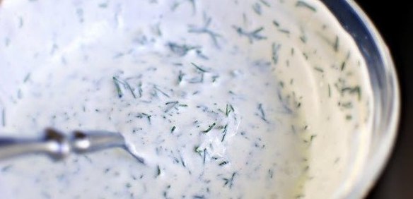 Огуречный салат с соусом