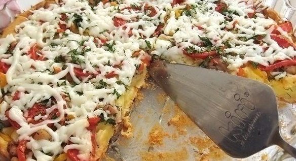 Пицца-пирог с курицей и овощами