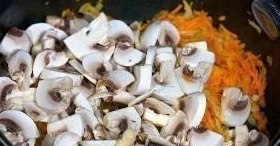 Сливочный суп с рисом и грибами