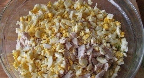 Салат из пекинской капусты с курицей