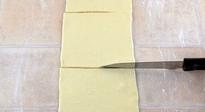 Слойки с замороженной вишней