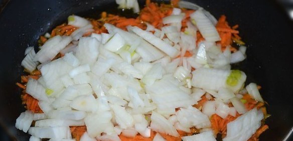 Быстрая солянка с сосисками