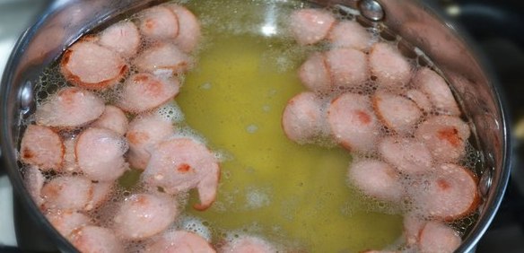 Быстрая солянка с сосисками