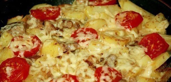 Жаренная со свининой картошка