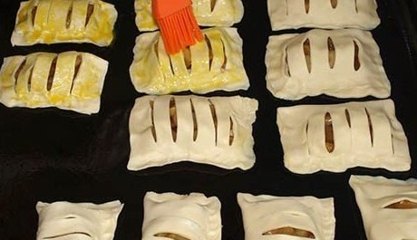 Слойки с яблоками