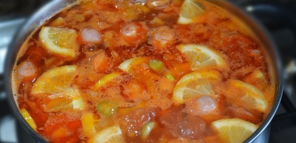 Быстрая солянка с сосисками