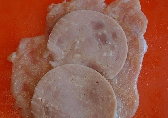 Мясные рулетики в сливочном соусе Мясные рулетики в сливочном соусе